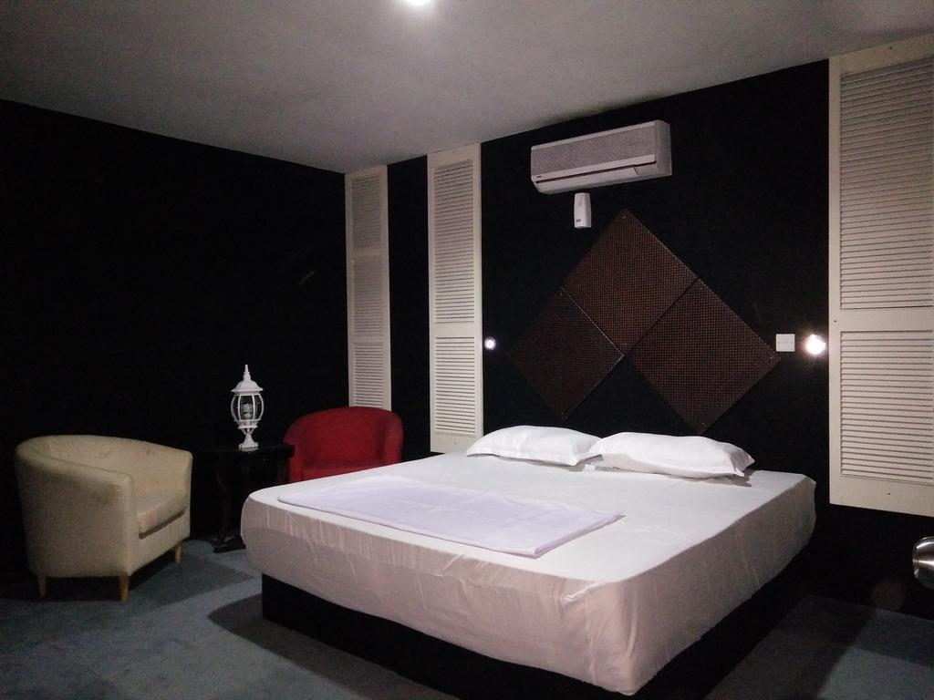 Transit Room Klia - Residence Villa Kampong Kubang Beras Экстерьер фото