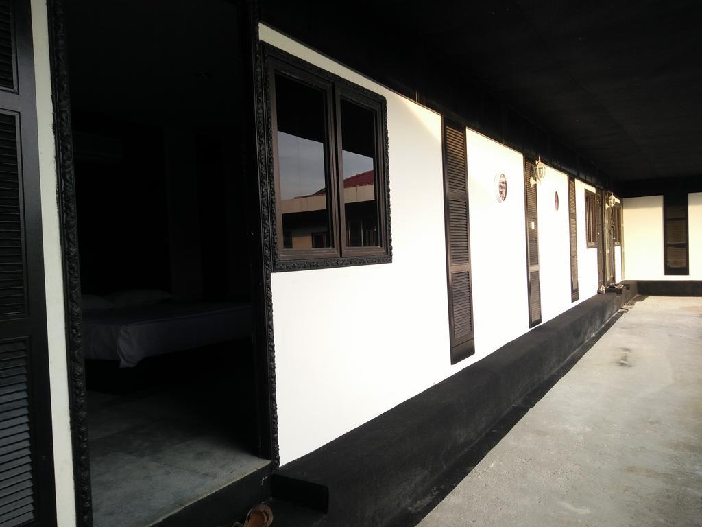 Transit Room Klia - Residence Villa Kampong Kubang Beras Экстерьер фото